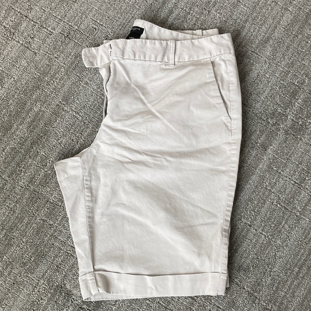 Ann Taylor Factory Women's Gray Curvy Style Flat Front Shorts